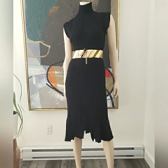 Elasticized Cinch Belt with Latch and Chain - Picture 2 of 16